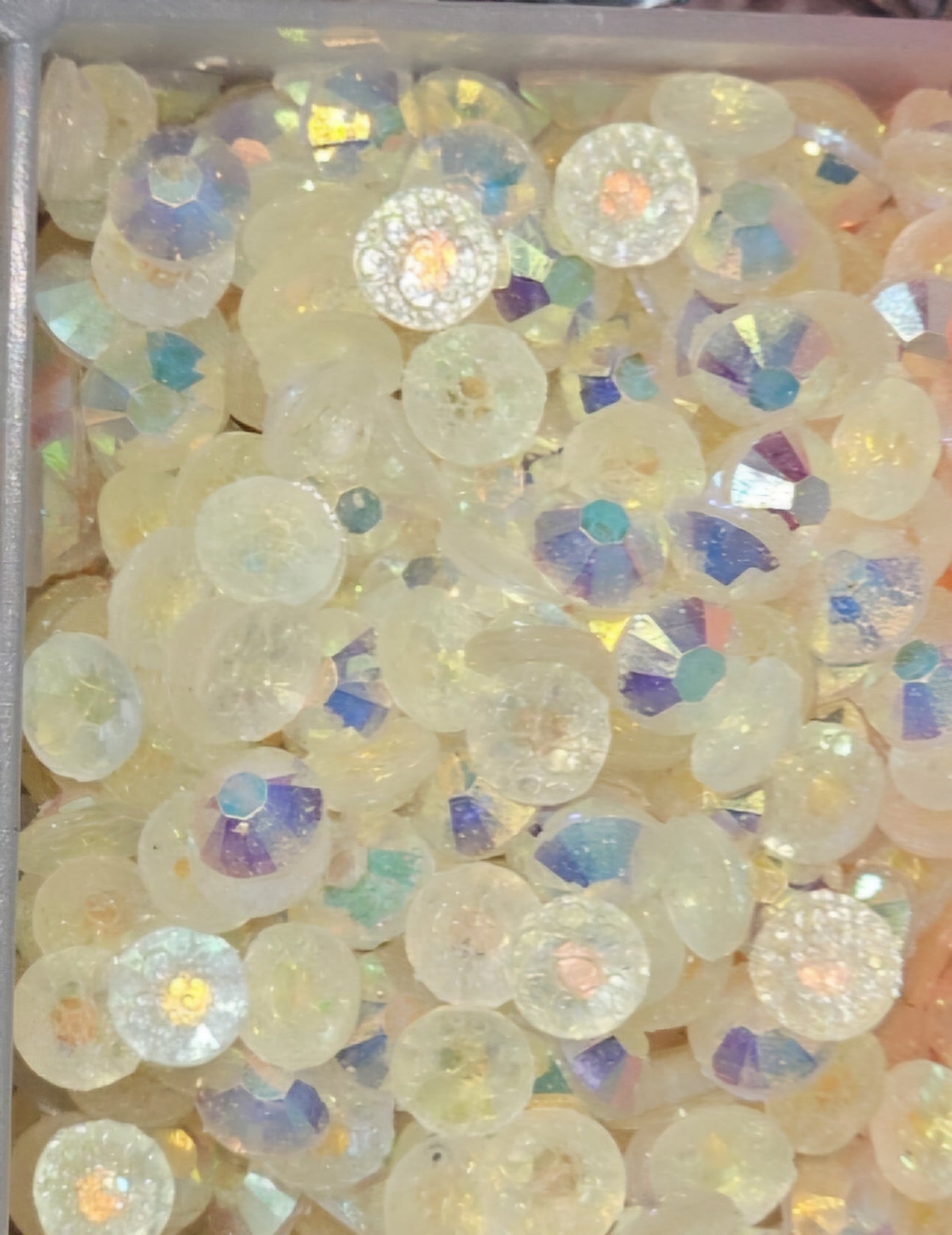 Resin beadzazzling stones