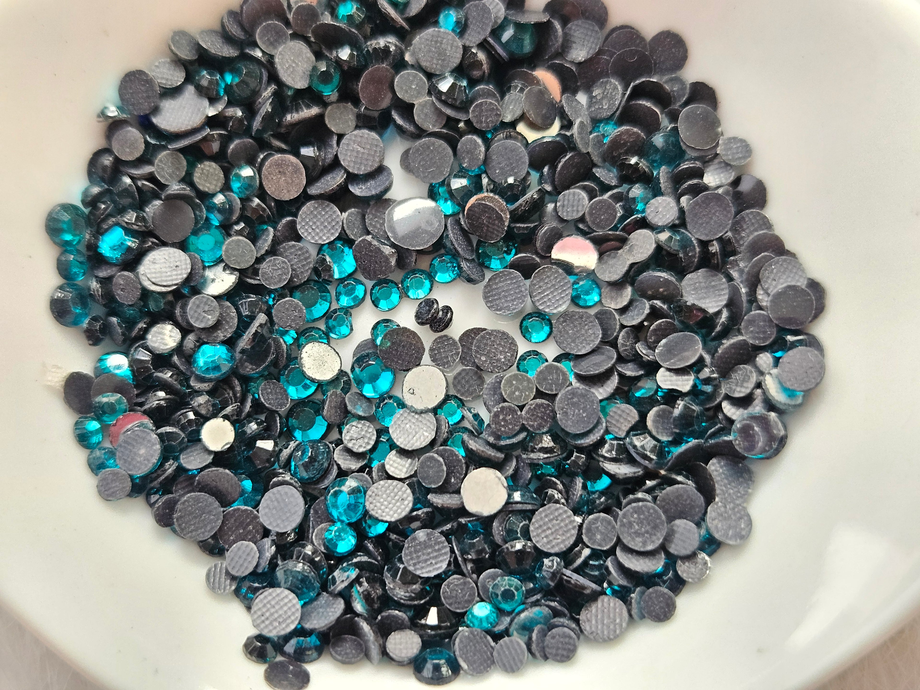Glass stones -beadzazzling